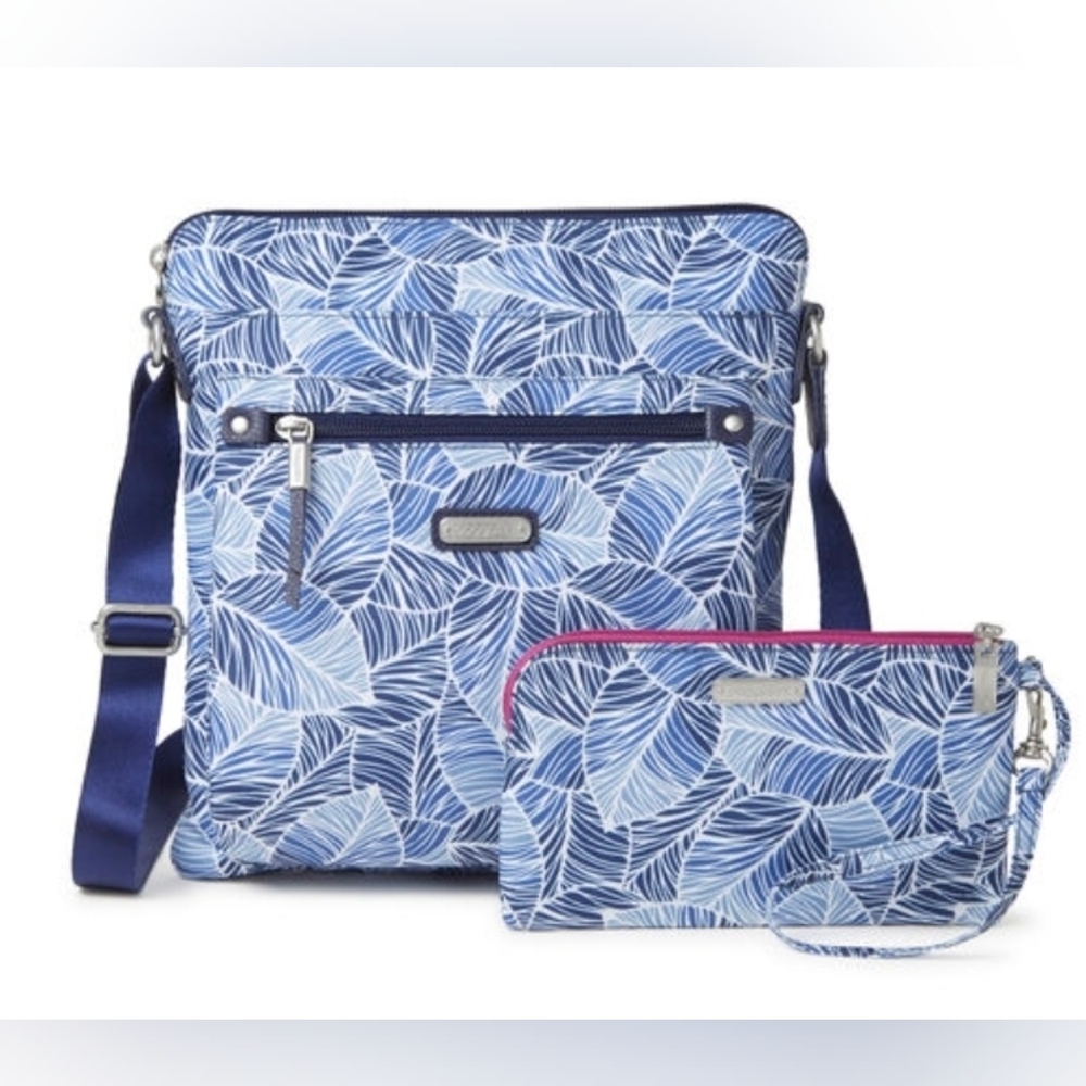 NWOT Baggallini Go Bagg with RFID Wristlet, MSRP: $78